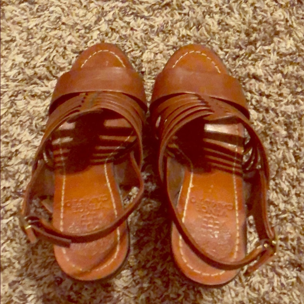 Fantastic condition!  Vince Camuto wedges.